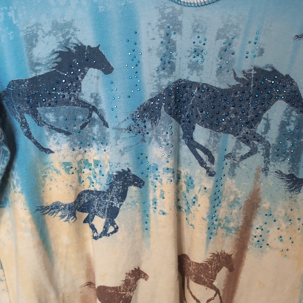 Cactus Bay Horse Graphic Top - Picture 3 of 5